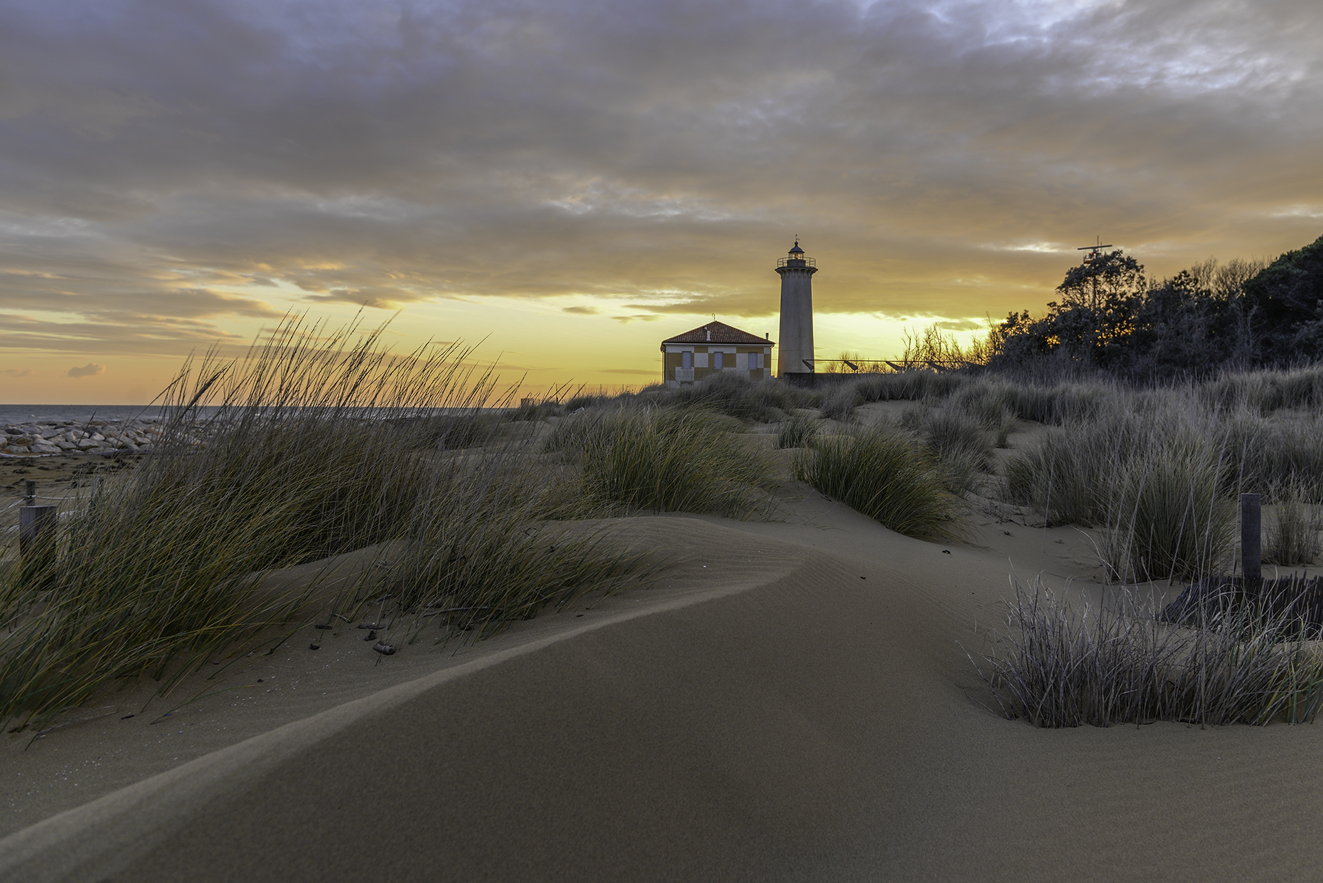 Faro di Bibione all'alba